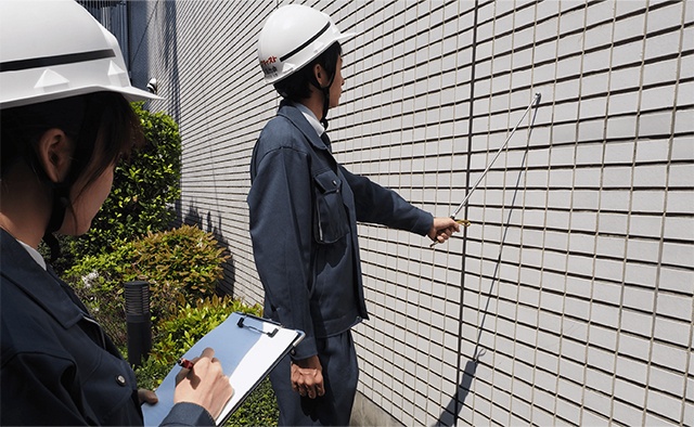 お客様の建物の状況を詳しく調査